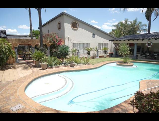 7 BEDROOM HOUSE FOR SALE IN SUNWARD PARK